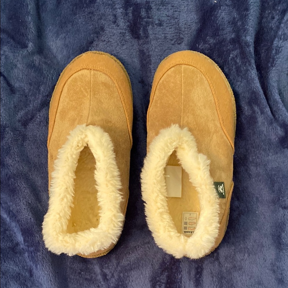 Women’s Kamik Cozy Tan Slippers with Cream Fleece Lining size 8